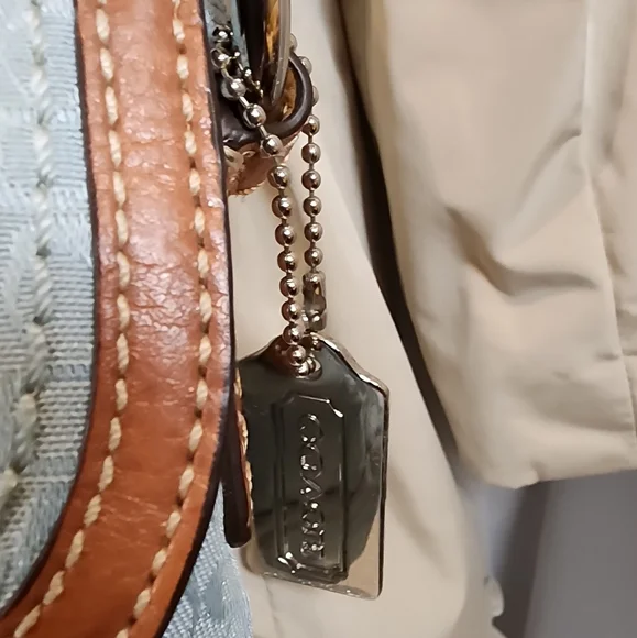 Coach Soho Mini Signature Swing-pack - Picture 3 of 15